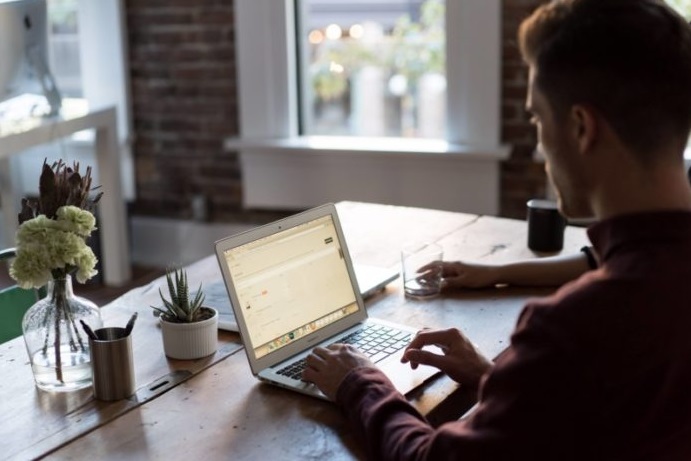 Lavoro da casa online smart working vantaggi e svantaggi