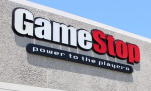 Logo GameStop su muro