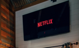 Investire un Netflix logo sul TV