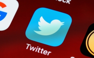 Twitter contro Apple e Google