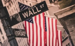 Orari Wall street