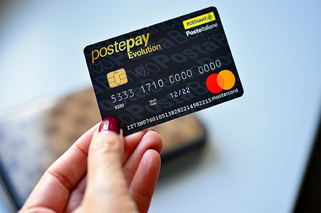 Canone annuo Postepay Evolution: importo e quando si paga