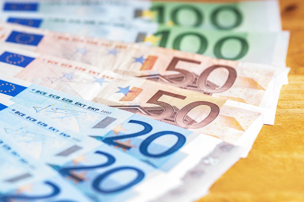 Versamento contanti sul conto limiti e novità 2024