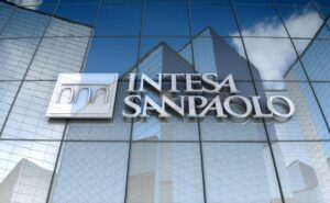 Facciata con logo Intesa Sanpaolo