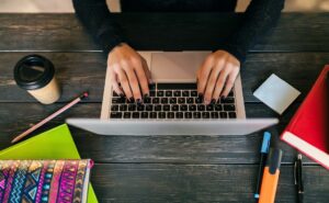 Contagi e caro energia spingono verso lo Smart Working