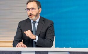 Pierre-Olivier Gourinchas fmi i dati sulle stime dell'economia globale: le conseguenza della guerra e del Covid