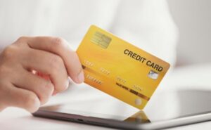 meglio bancomat o carta di credito all'estero