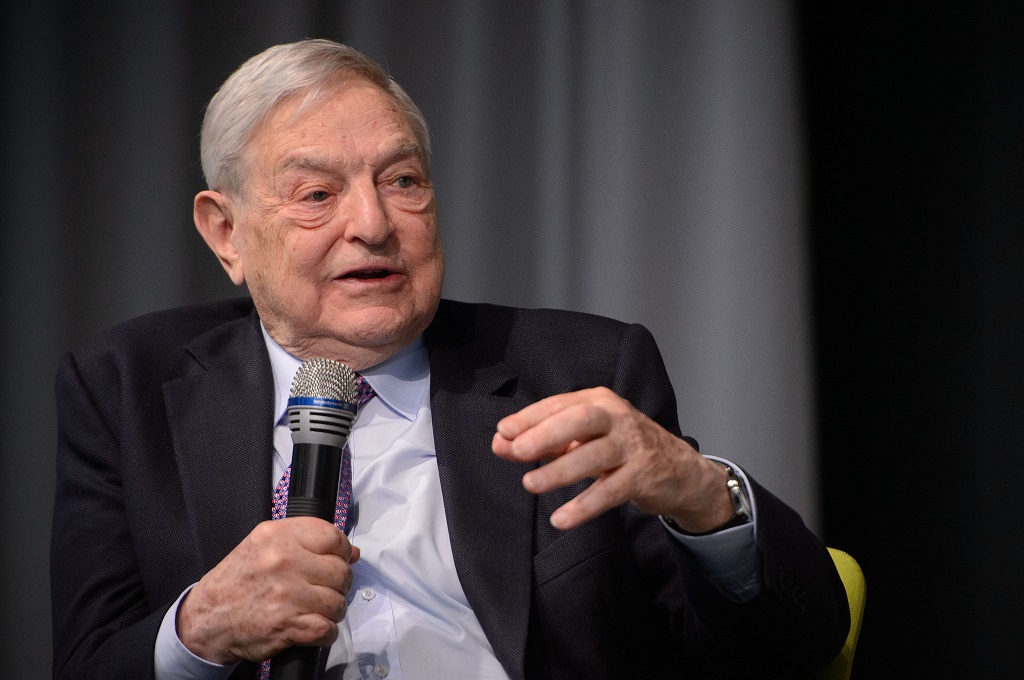Soros lascia, il suo impero da 25 miliardi al figlio Alexander Soros lascia, il suo impero da 25 miliardi al figlio Alexander