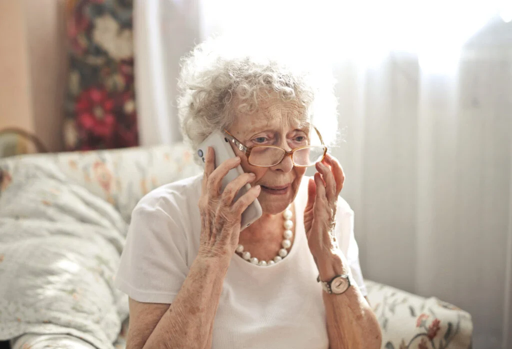 anziana truffata al telefono falso investimento