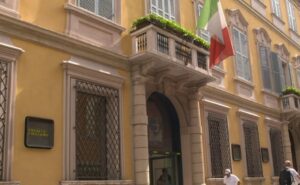 credem sede reggio emilia banca solida