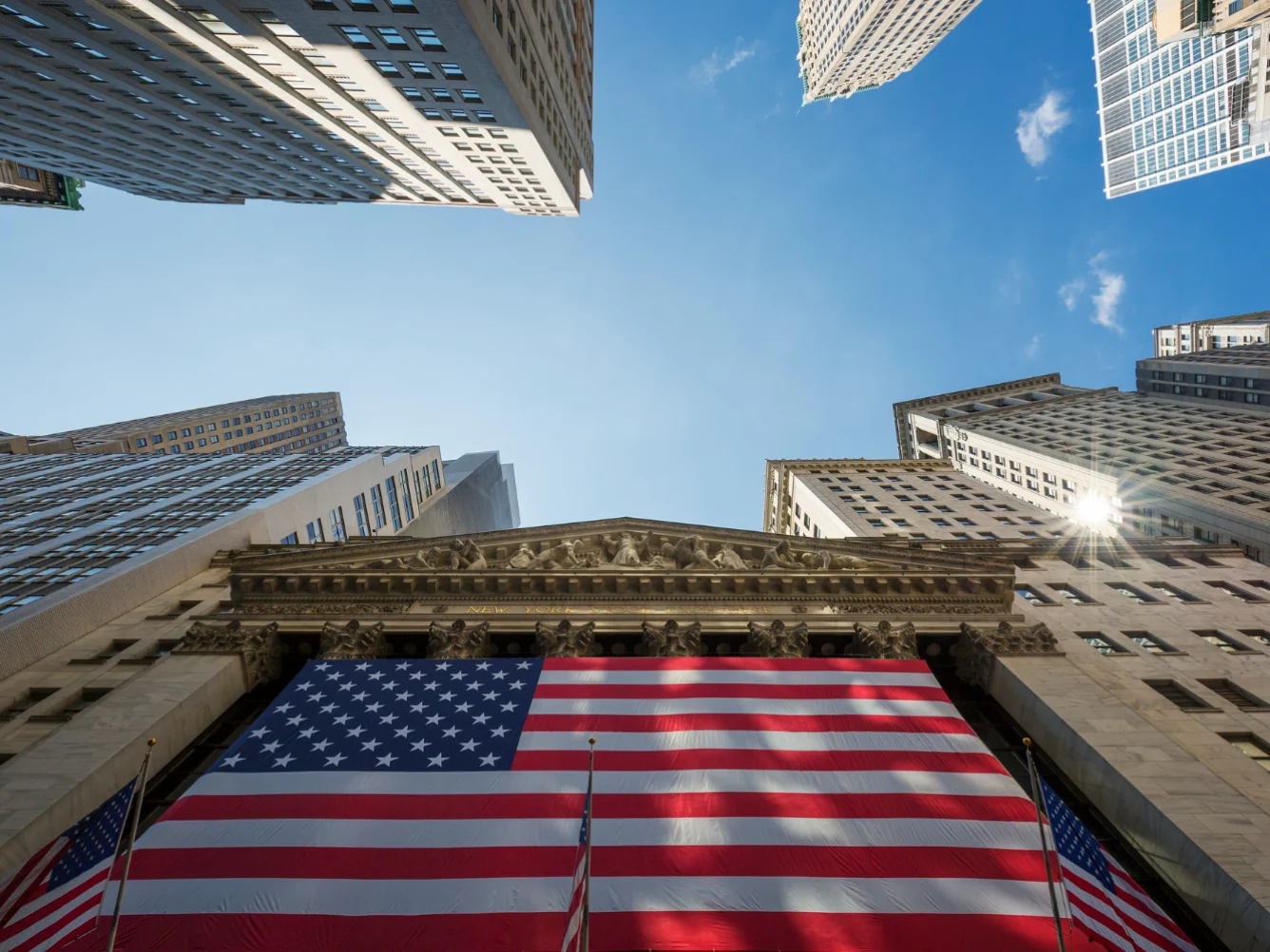 Shock di offerta e inflazione alle stelle, cosa rischiano gli USA: Powell lancia l’allarme